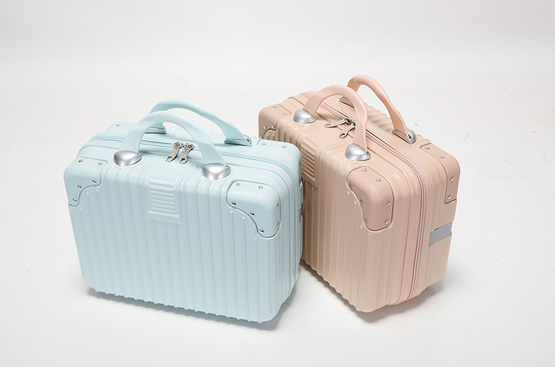 /attachment/1/source/14_Inch_ABS_Makeup_Travel_Valise_Suitcase__Customizable__OEM__ODM1_1247.jpg