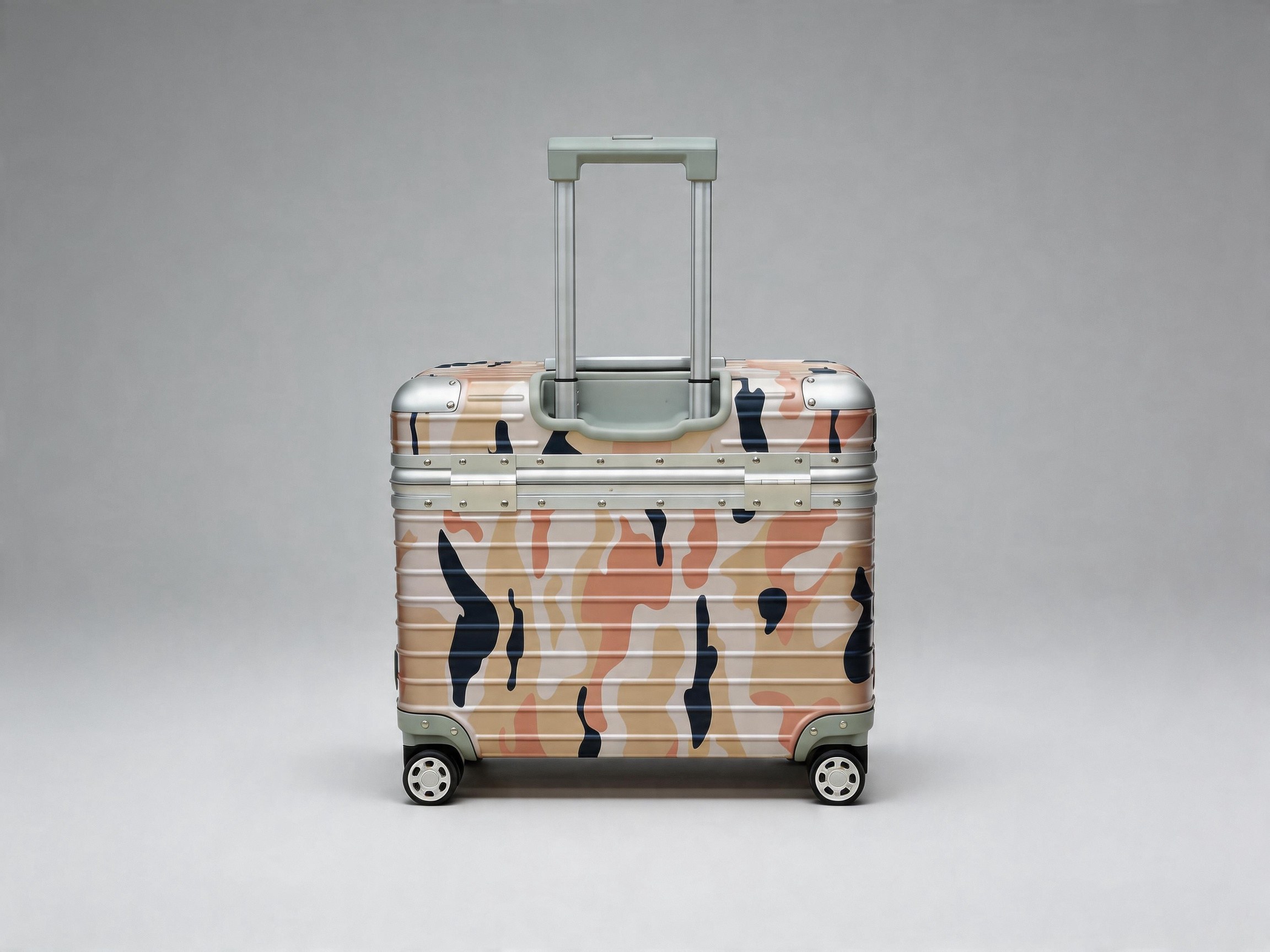 /attachment/1/source/Aluminum_Camouflage_Flight_Case_Valise_Trollycase_Trunk_Travel_Bag_Trolley_Bag_OEM_ODM_Carry_on_Suitcase4_1621.jpg