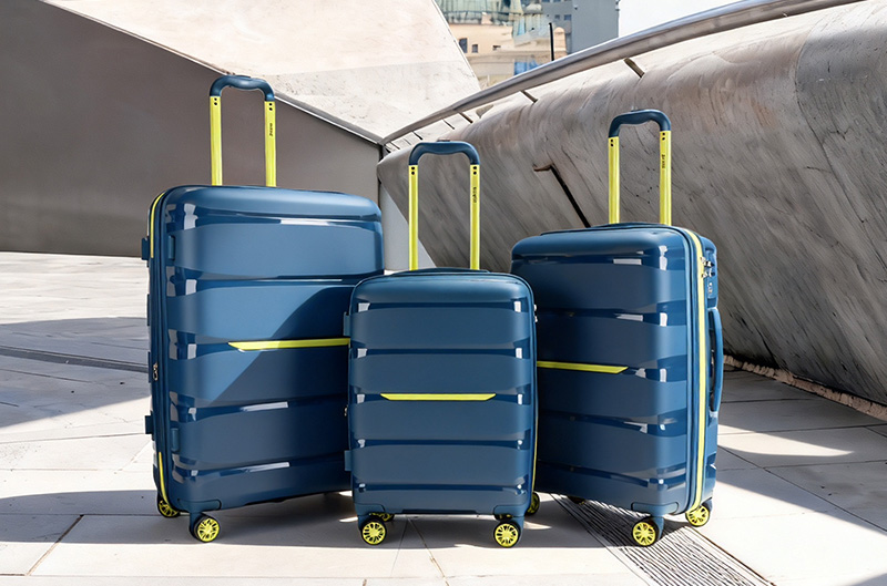 /attachment/1/source/Lightweight_PP_Material_3-Piece_Luggage_Set_with_360_Silent_Spinner_Wheels__TSA_Lock_Expandable_Design_Durable_Travel_Suitcase_Set1_1334.jpg