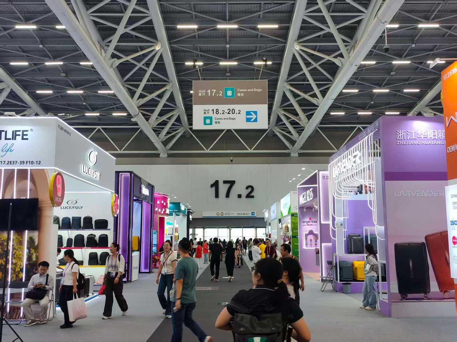 Buyers walking the main aisle in Area D beneath the Hall 17.2 signage for Cases and Bags